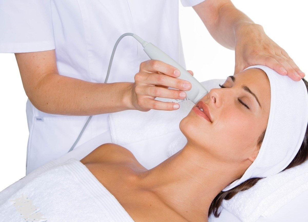 Bipolar radio frequency facial